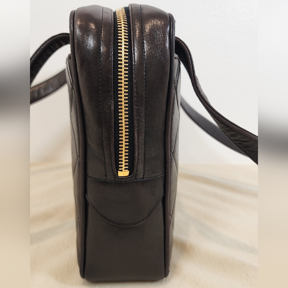 Chanel 1994-1996 quilted lambskin shoulder. Dark Brown. Slight fade on hardware - Picture 3 of 16
